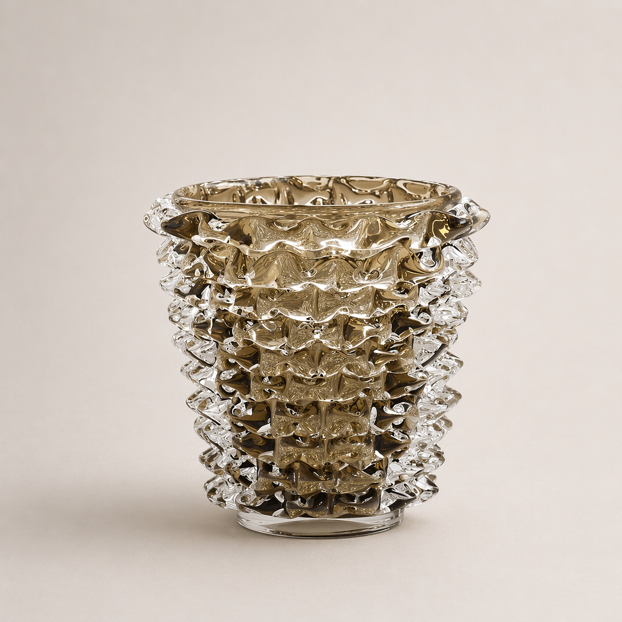 Una Vase in Smoke