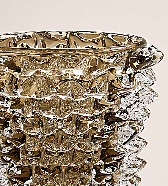 Una Vase in Smoke